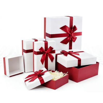 कारखाने कस्टम लक्जरी उपहार कठोर बॉक्स ढक्कन के साथ लेपित पेपरबोर्ड जिसमें मैट लैमिनेशन एम्बॉसिंग स्टैम्पिंग उपहार पैकेजिंग के लिए है