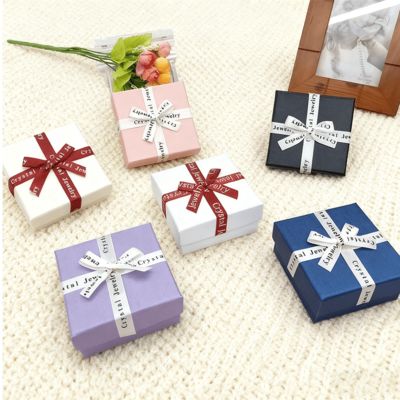 कस्टम ज्वेलरी पैकेजिंग इंग्लिश बो रिबन हेवन अर्थ स्क्वायर बॉक्स इयररिंग्स रिंग्स बॉक्स के लिए एलिगेंट कार्टन कवर
