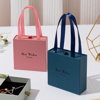 लक्जरी कस्टम मुद्रित क्राफ्ट पेपर आभूषण बालियां और हार के लिए बक्से पुनर्नवीनीकरण कागज अंगूठी बॉक्स पर्यावरण के अनुकूल उपहार महिलाओं के लिए पैकेजिंग