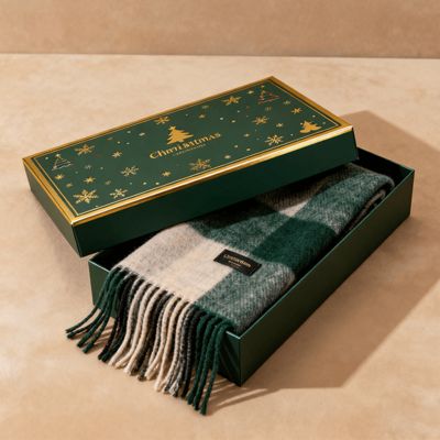 कस्टम लक्जरी क्रिसमस उपहार बक्से पैकेजिंग के लिए मैट कठोर कार्टन स्कार्फ पोशाक अंडरवियर शर्ट पुनर्नवीनीकरण एसेप्टिक सामग्री