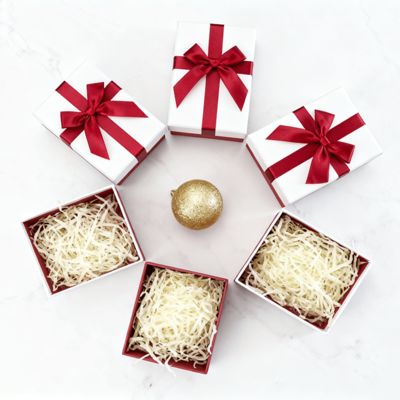 कारखाने कस्टम लक्जरी उपहार कठोर बॉक्स ढक्कन के साथ लेपित पेपरबोर्ड जिसमें मैट लैमिनेशन एम्बॉसिंग स्टैम्पिंग उपहार पैकेजिंग के लिए है