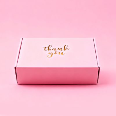 नालीदार पुन: प्रयोज्य बायोडिग्रेडेबल उपहार पैकेजिंग जूते कपड़े स्पंज लाइन वाले पोस्टल मेलर शिपिंग