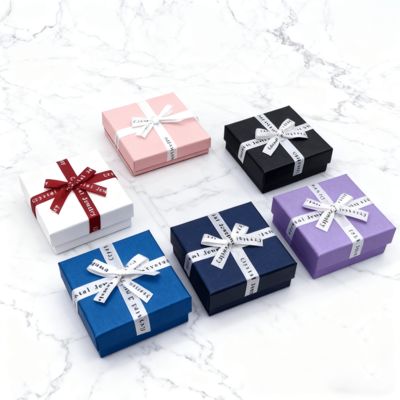 कस्टम ज्वेलरी पैकेजिंग इंग्लिश बो रिबन हेवन अर्थ स्क्वायर बॉक्स इयररिंग्स रिंग्स बॉक्स के लिए एलिगेंट कार्टन कवर