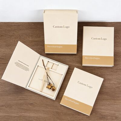 कस्टम लोगो फैशन ईवा कठोर कार्डबोर्ड खेल कार्ड के लिए चुंबकीय उपहार पैकेजिंग बॉक्स