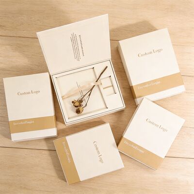 कस्टम लोगो फैशन ईवा कठोर कार्डबोर्ड खेल कार्ड के लिए चुंबकीय उपहार पैकेजिंग बॉक्स