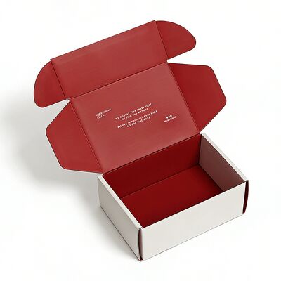 लोगो के साथ कपड़ों के शिपिंग और पैकेजिंग के लिए कस्टम सफेद कार्डबोर्ड फोल्डेबल और पुनर्नवीनीकरण बॉक्स