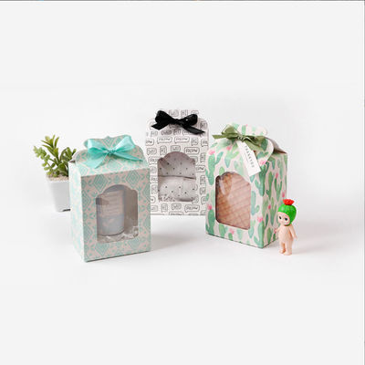 अनुकूलित खिलौना सौंदर्य प्रसाधन कपड़े कार्डबोर्ड डिस्प्ले पारदर्शी पारदर्शी पीवीसी खिड़की के साथ कस्टम गुड़िया पैकेजिंग बॉक्स